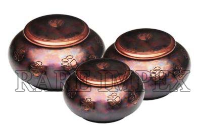 <span style="margin: 0px 0px 5px 0px; font-weight: 600;">RI-BR-9052</span><br />Paw Prints Pet Urns