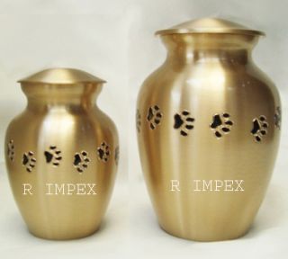 <span style="margin: 0px 0px 5px 0px; font-weight: 600;">RI-BR-9912</span><br />Paw Print Pet Urns