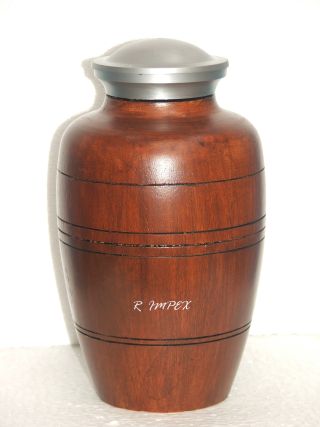 <span style="margin: 0px 0px 5px 0px; font-weight: 600;">RI-WD-12011</span><br />Wooden Urns