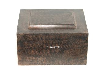 <span style="margin: 0px 0px 5px 0px; font-weight: 600;">RI-WD-12012</span><br />Wooden Pet Urns