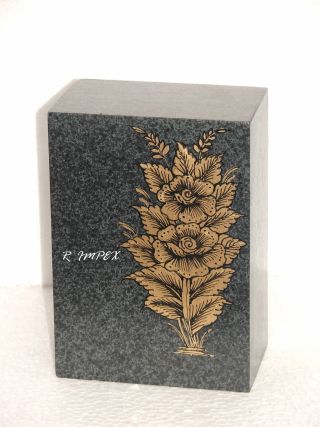 <span style="margin: 0px 0px 5px 0px; font-weight: 600;">RI-WD-12014</span><br />Wooden Pet Urns