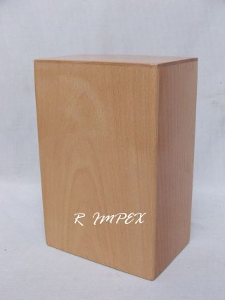 <span style="margin: 0px 0px 5px 0px; font-weight: 600;">RI-WD-12016</span><br />Wooden Pet Urns