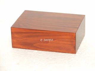 <span style="margin: 0px 0px 5px 0px; font-weight: 600;">RI-WD-12019</span><br />Wooden Pet Urns