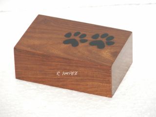 <span style="margin: 0px 0px 5px 0px; font-weight: 600;">RI-WD-12021</span><br />Wooden Urns