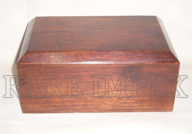 <span style="margin: 0px 0px 5px 0px; font-weight: 600;">RI-WD-12029-S</span><br />Wooden Urns