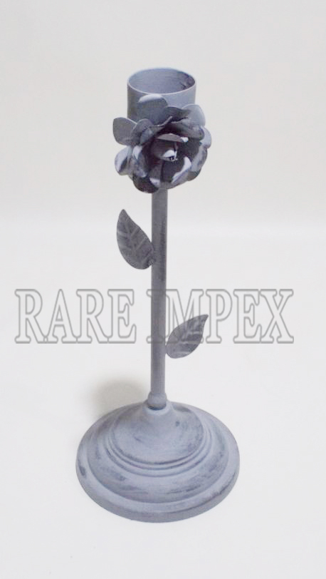 <span style="margin: 0px 0px 5px 0px; font-weight: 600;">RI-15742</span><br />Metal Candle Holders