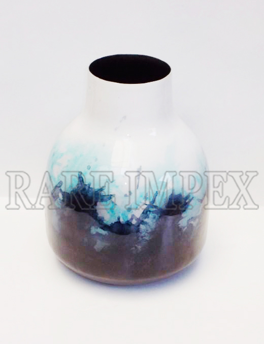 <span style="margin: 0px 0px 5px 0px; font-weight: 600;">RI-15776</span><br />Stone Finish Metal Vase