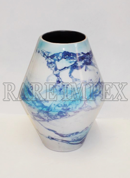 <span style="margin: 0px 0px 5px 0px; font-weight: 600;">RI-15787</span><br />Metal Vase Ceramic Finish
