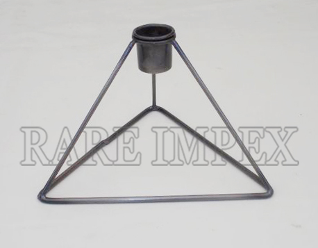 <span style="margin: 0px 0px 5px 0px; font-weight: 600;">RI-15951</span><br />Iron Candle Holders
