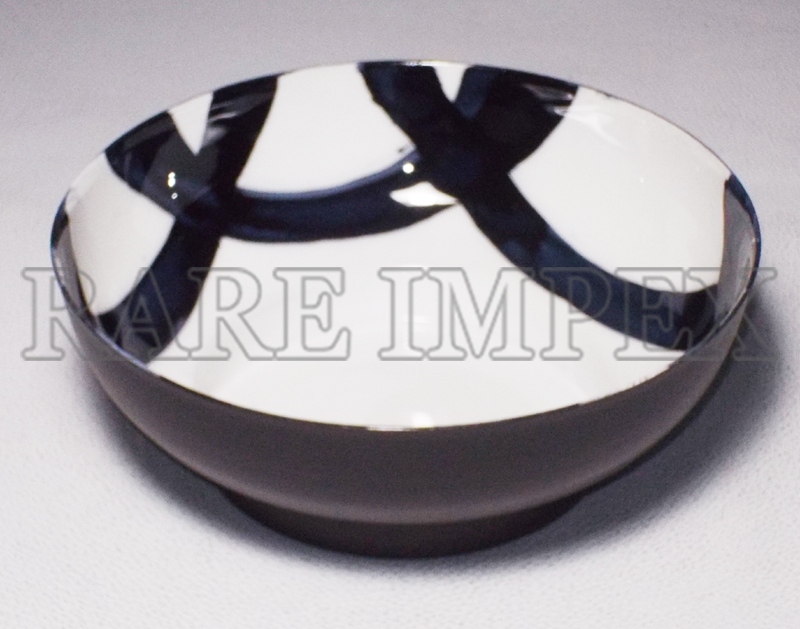 <span style="margin: 0px 0px 5px 0px; font-weight: 600;">RI-17260</span><br />Ceramic Finish Metal Bowl