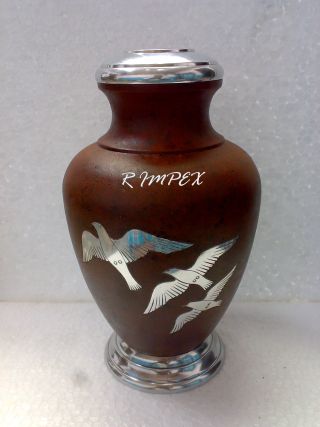 <span style="margin: 0px 0px 5px 0px; font-weight: 600;">RI-AL-9676</span><br />Going Home Urns