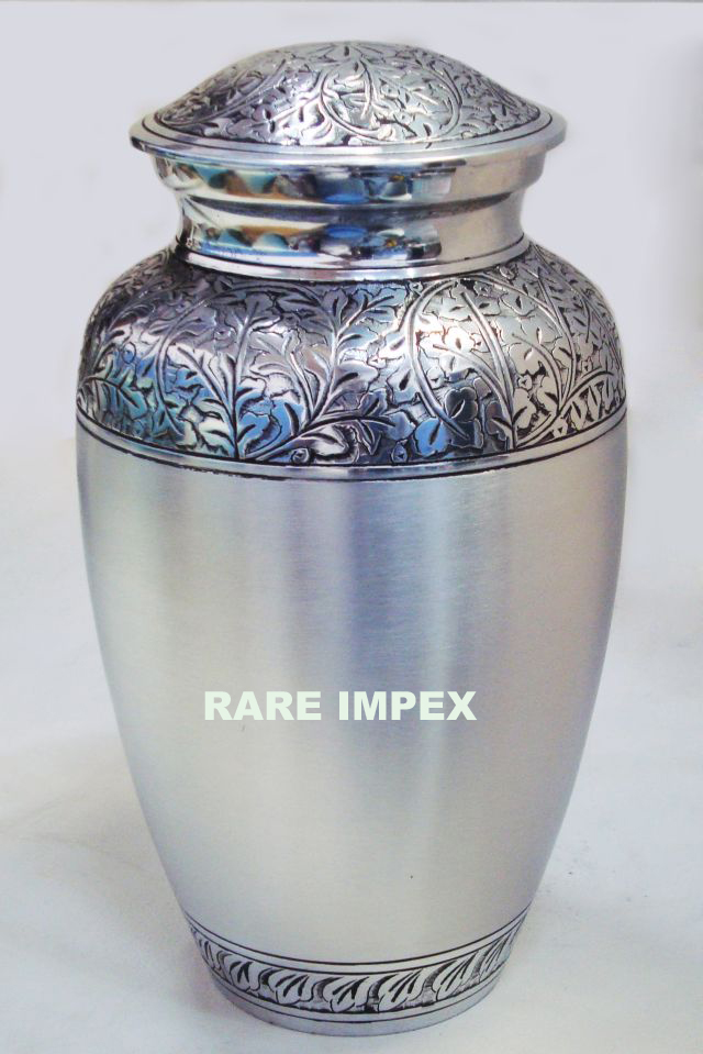 <span style="margin: 0px 0px 5px 0px; font-weight: 600;">RI-AL-9791</span><br />Silver Engraved Urns