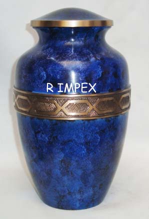 <span style="margin: 0px 0px 5px 0px; font-weight: 600;">RI-BR-9235-B</span><br />Brass Cremation Urns