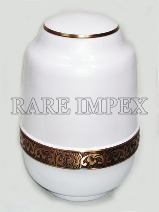 <span style="margin: 0px 0px 5px 0px; font-weight: 600;">RI-BR-9261</span><br />Brass Cremation Urns