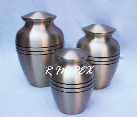 <span style="margin: 0px 0px 5px 0px; font-weight: 600;">RI-BR-9402-MSXS</span><br />Brass Cremation Urns