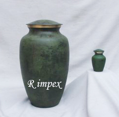 <span style="margin: 0px 0px 5px 0px; font-weight: 600;">RI-BR-9411</span><br />Brass Cremation Urns