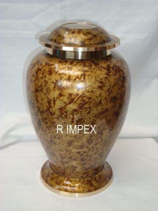<span style="margin: 0px 0px 5px 0px; font-weight: 600;">RI-BR-9522</span><br />Brass Cremation Urns