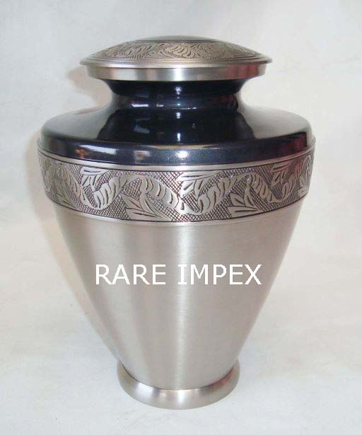 <span style="margin: 0px 0px 5px 0px; font-weight: 600;">RI-BR-9546</span><br />Brass Cremation Urns