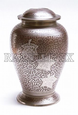 <span style="margin: 0px 0px 5px 0px; font-weight: 600;">RI-BR-9557</span><br />Brass Cremation Urns