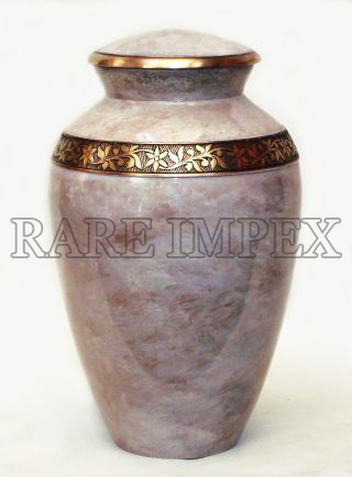 <span style="margin: 0px 0px 5px 0px; font-weight: 600;">RI-BR-9931</span><br />Brass Cremation Urns