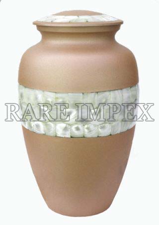 <span style="margin: 0px 0px 5px 0px; font-weight: 600;">RI-BR-9941A</span><br />Brass Cremation Urns