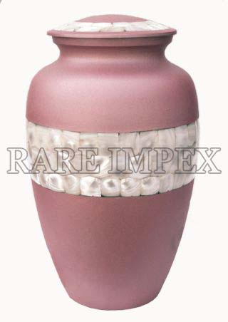 <span style="margin: 0px 0px 5px 0px; font-weight: 600;">RI-BR-9941D</span><br />Brass Cremation Urns